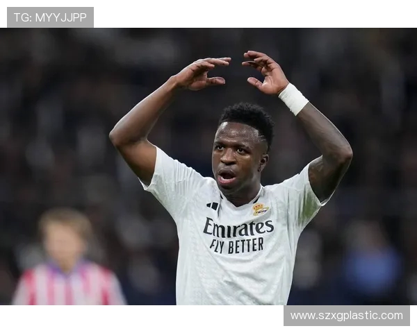 曼联在激烈对抗中迎战劲敌，球场上演绝妙攻防大战，悬念迭起引人入胜