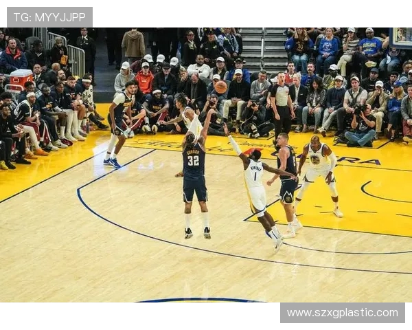 勇士与掘金对决库里精彩得分表现引发球迷热议 勇士与掘金对决库里精彩得分表现引发球迷热议